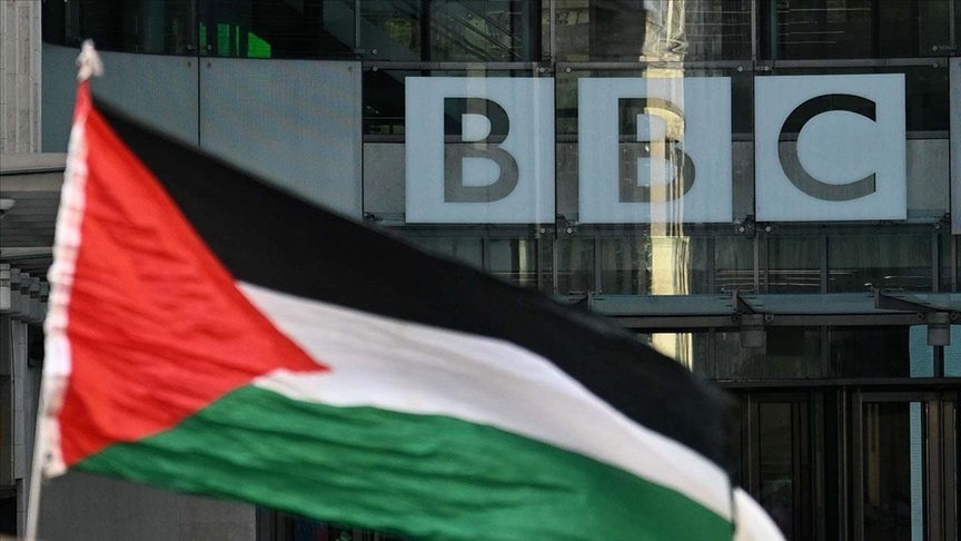 İngiltere’de lise öğrencisi, canlı yayında BBC’yi Gazze’deki soykırımın “suç ortağı” olmakla suçladı