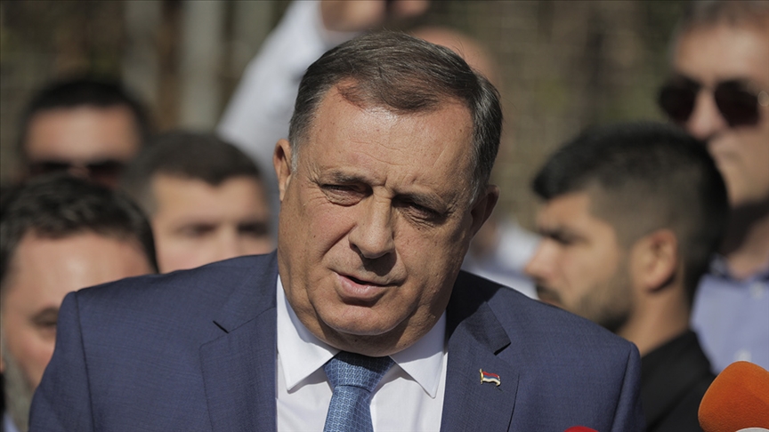 Bosnalı Sırp lider Dodik, görevden alınmasıyla ilgili eylülde referandum yapacağını açıkladı