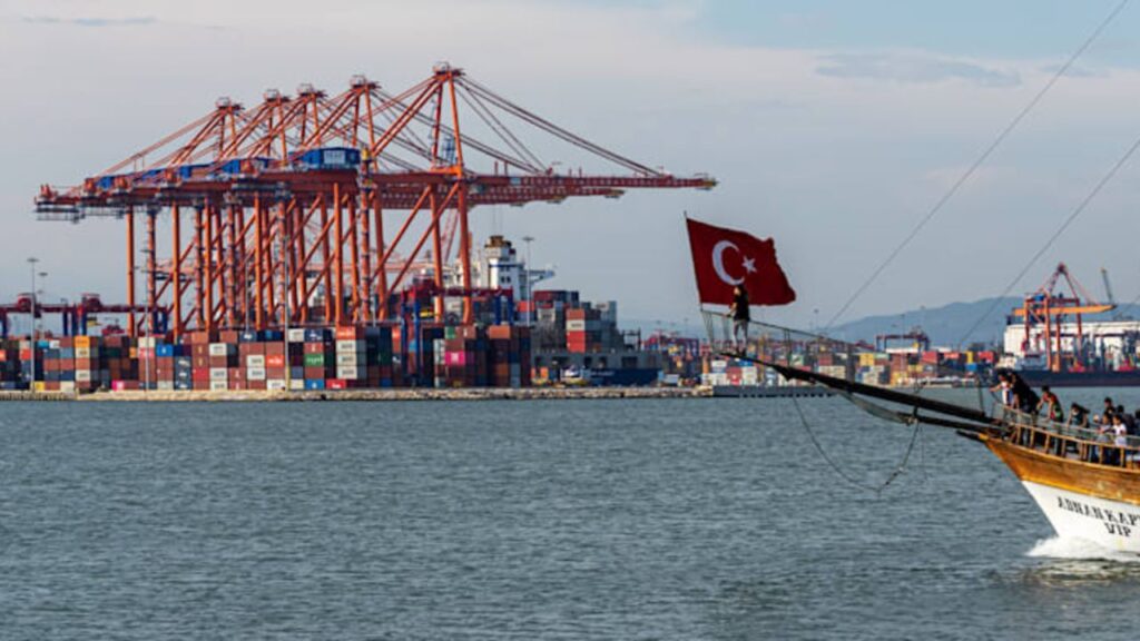 İsrail gemisi Yunanistan’a sığınmak zorunda kaldı