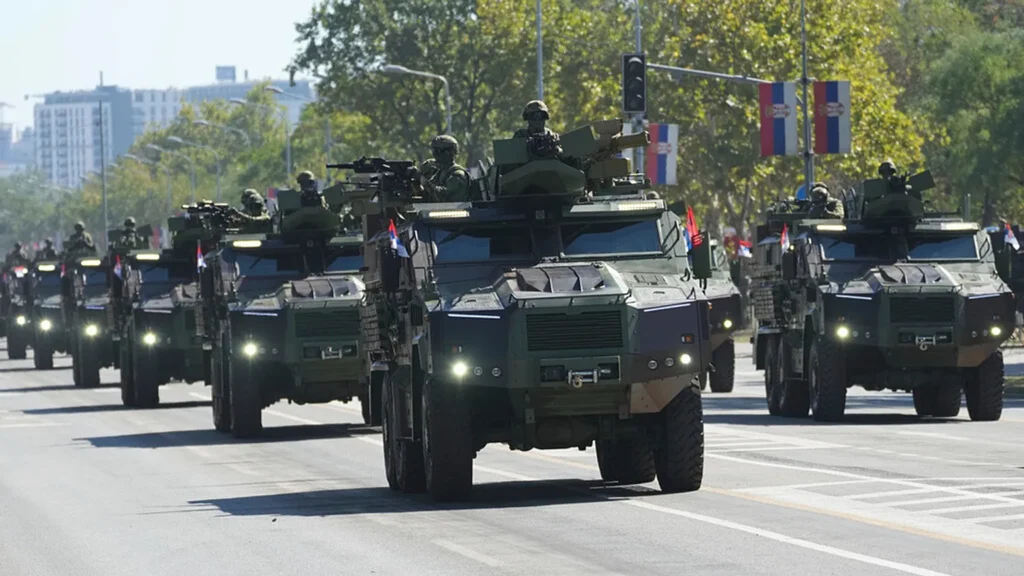 Sırbistan, ‘ülkenin en büyük askeri güç gösterisi’ olarak tanımlanan devasa bir askeri geçit töreni düzenledi