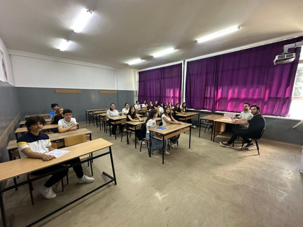 Üsküp Tsvetan Dimov Lisesi’nde Ekonomi ve Hemşirelik Bölümlerine yoğun ilgi