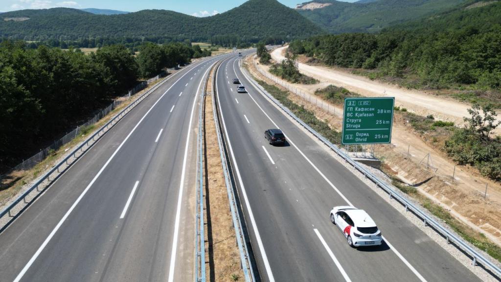 Makedonya’da trafik orta yoğunlukta, çeşitli güzergâhlarda çalışmalar sürüyor