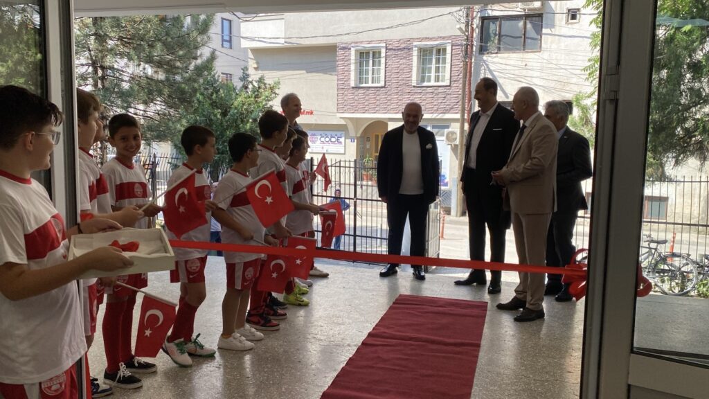 Büyükelçi Ulusoy’dan Tefeyyüz ilkokuluna anlamlı ziyaret