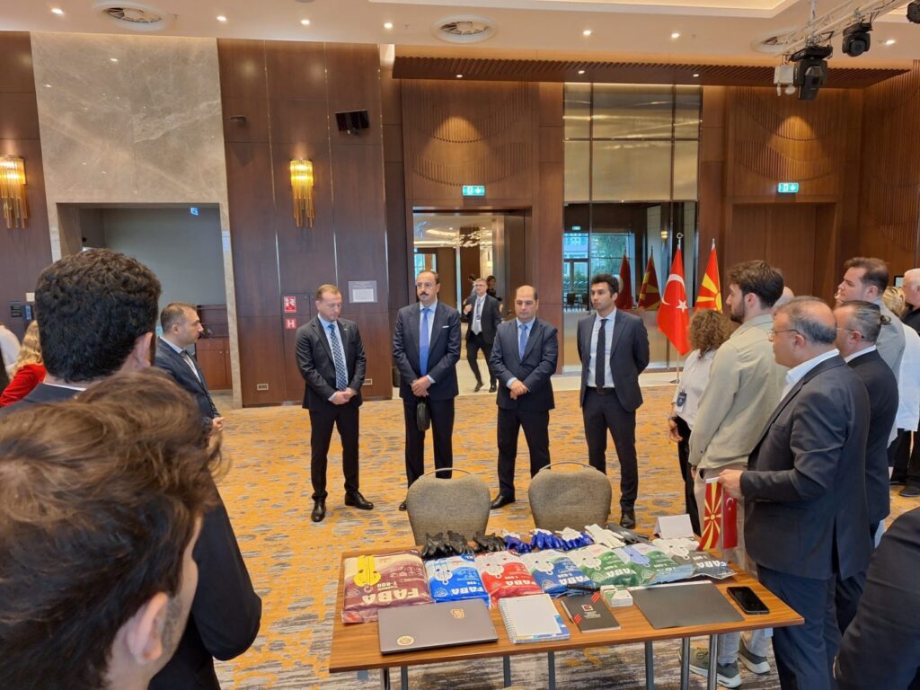 Büyükelçi Ulusoy, Türk firmalarının temsilcileriyle bir araya geldi