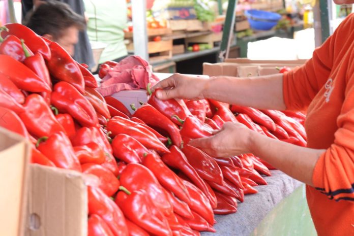 Kışlık hazırlıkları öncesi sebze fiyatları cep yakıyor