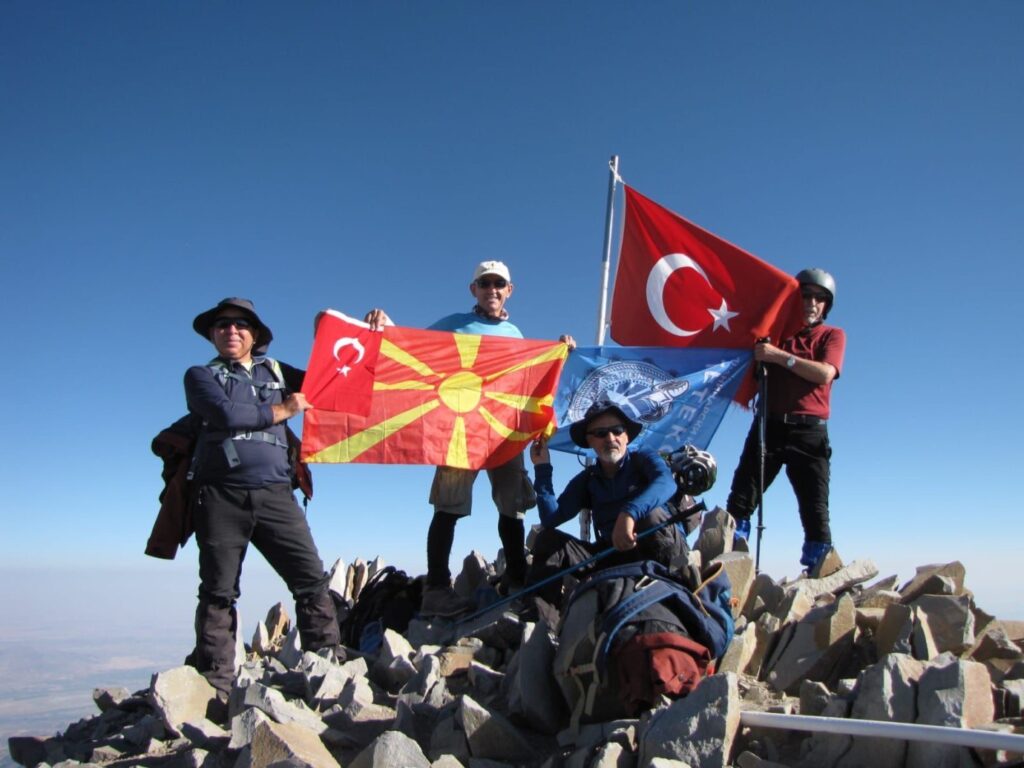 VRAPÇİŞTELİ KADIR AHMETİ’NİN DAĞLARDA BULDUĞU SIR