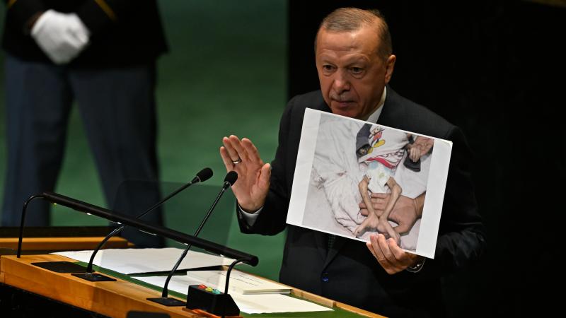 Cumhurbaşkanı Erdoğan, İsrail’in Gazze’deki soykırımını fotoğraflarla dünyaya anlattı