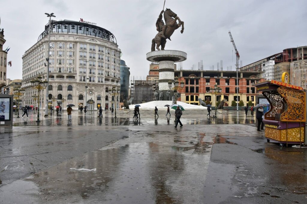 Hava parçalı bulutlu, öğleden sonra yağmur bekleniyor