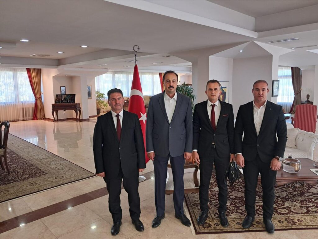 T.C. Üsküp Büyükelçisi Fatih Ulusoy, İştip Müftüsü Nasir Recepi ve Beraberindeki Heyeti Kabul Etti