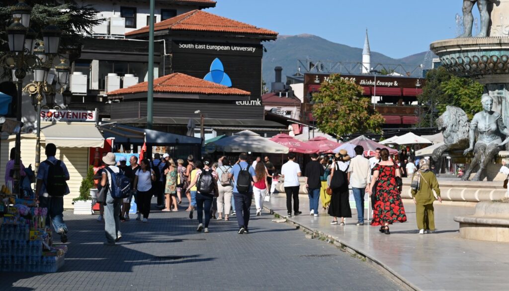 Avrupa’da gençler ortalama 26,2, Makedonya’da 32,1 yaşında evden ayrılıyor
