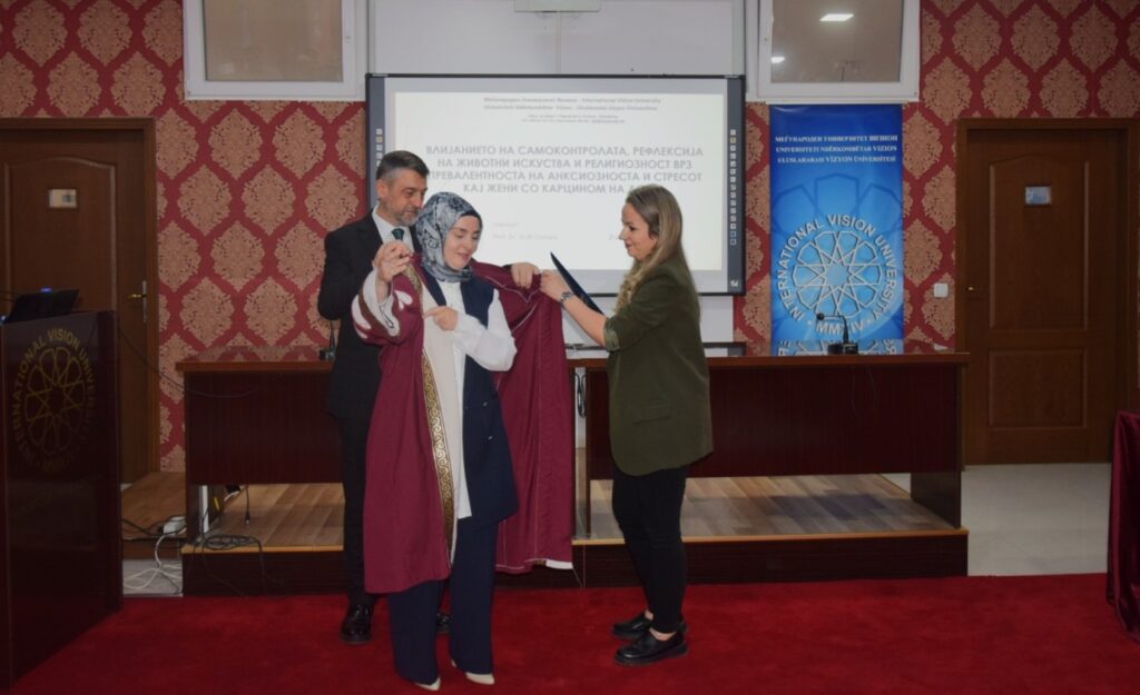 Uluslararası Vizyon Üniversitesi’nde Bir Doktora Başarısı Daha: Kaliteli Eğitime Yatırımın Meyveleri Alınıyor