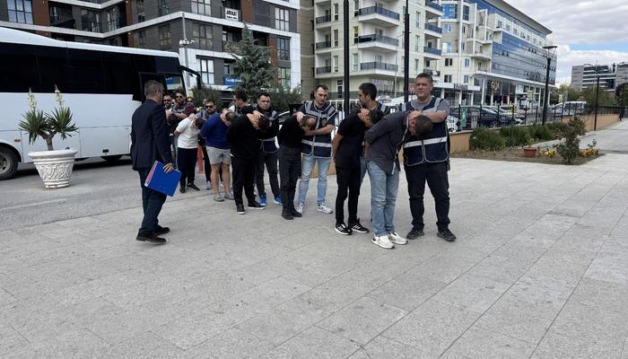 Edirne’de şehit ailesini dolandıran 11 şüpheli adliyede