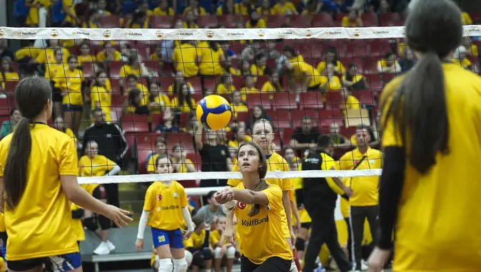 VakıfBank SK’dan Bosna Hersek voleyboluna destek