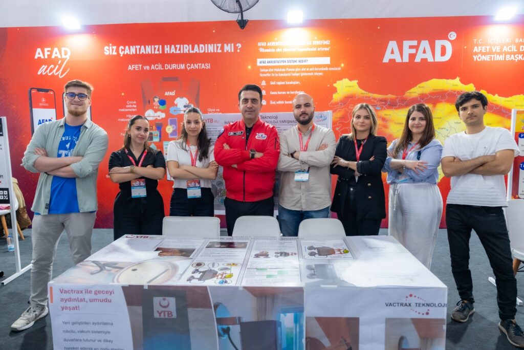 Yurtdışından gençler ve uluslararası öğrenciler YTB ev sahipliğinde TEKNOFEST’e katıldı