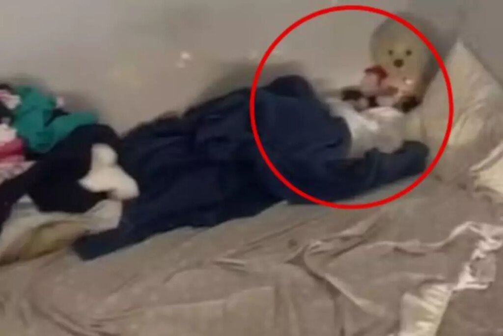 6 Yaşındaki kız çocuğu yıllarca odaya kilitlendi