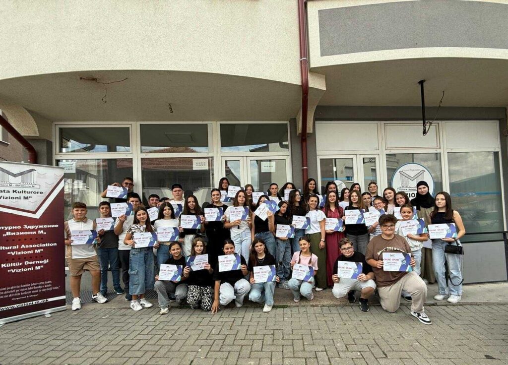 Makedonya’da Türkçe kurslarına katılan öğrenciler sertifikalarını aldı