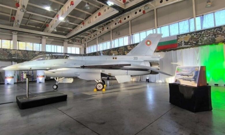 Bulgaristan’ın nisan başında teslim aldığı iki F-16, teknik sorunlar yüzünden hangarda bekliyor