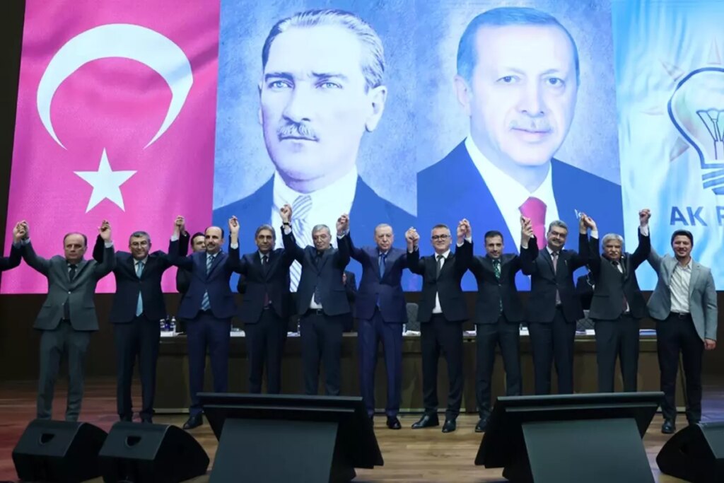 İstifalar peş peşe geldi! Bayrampaşa Belediyesi el değiştirebilir
