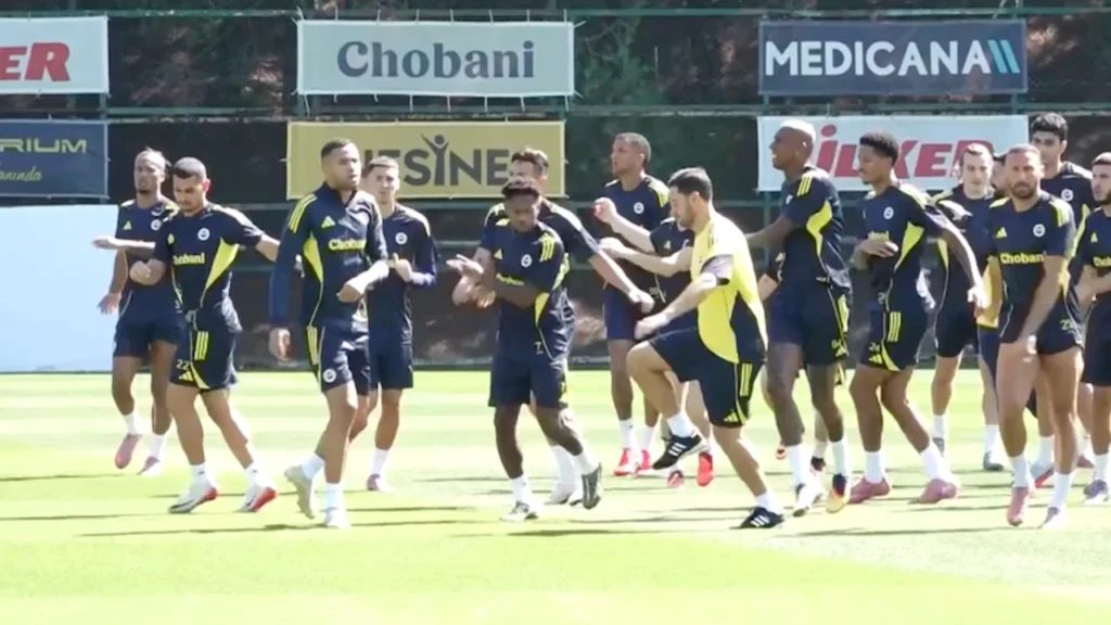 Fenerbahçe, Dinamo Zagreb maçı için Hırvatistan’a gitti