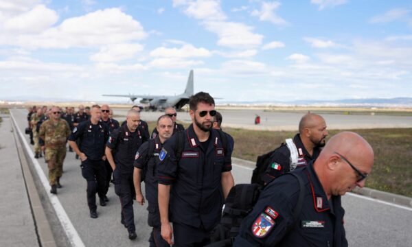 İtalya, seçimler öncesi Kosova’ya 24 karabinyer gönderdi