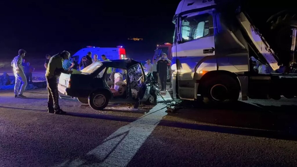 Kahramanmaraş’ta Tır ile Otomobil Çarpıştı: 3 Ölü