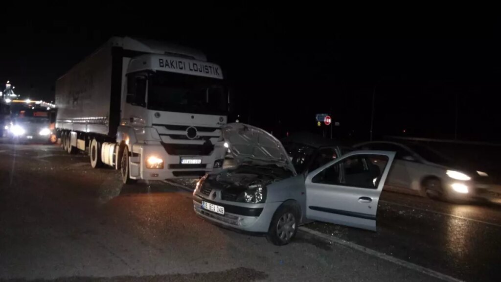 Kırıkkale’de TIR ve otomobil çarpıştı, 6 kişi yaralandı
