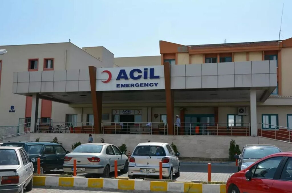 İzmir’de Lise Öğrencisi Ailesine Saldırdı: Babası Hayatını Kaybetti, Annesi Yaralandı