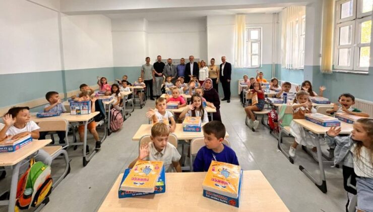 Mamuşa’da öğrencilere eğitim setleri dağıtıldı