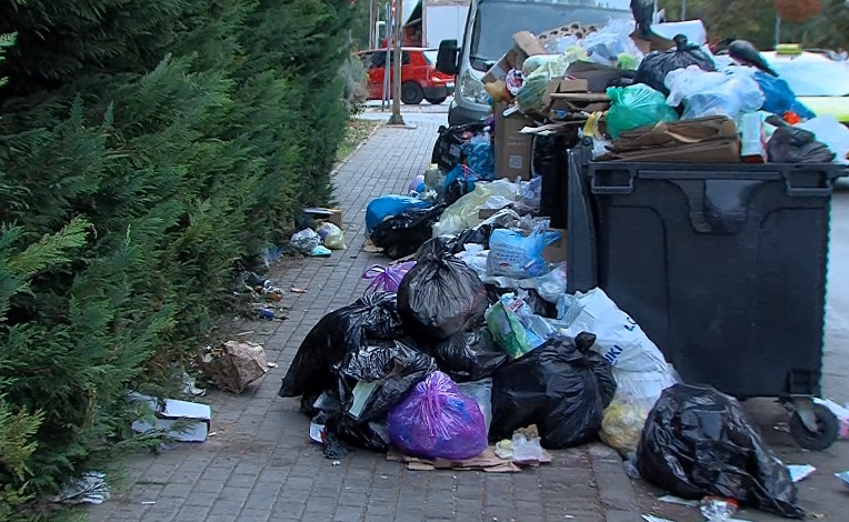 Üsküp’te çöp krizi büyüyor; kurumlar birbirine suç duyurusunda bulunuyor