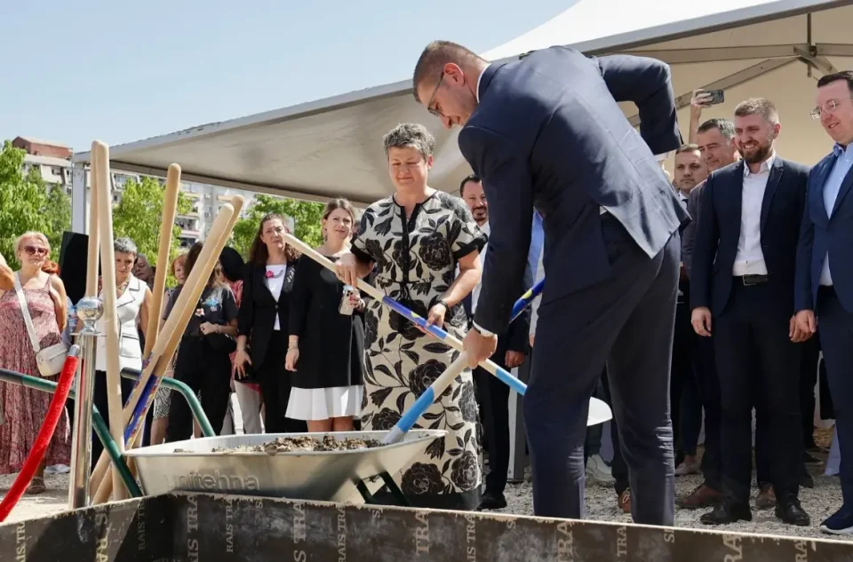 Mickoski: Makedonya yeni enerji ve istihdam kazanıyor