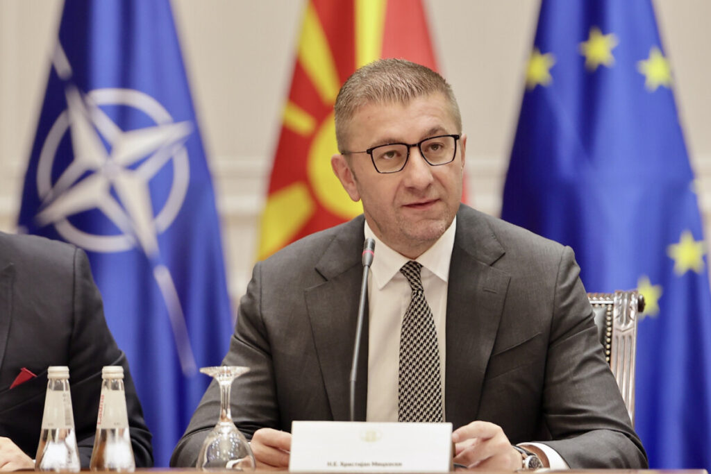 Başbakan Mickoski, dinlemenin sorumluluğunu talep ediyor