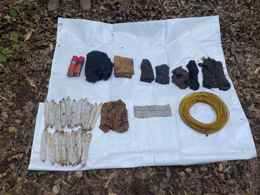 Hatay’da PKK’lı Teröristlerin Kullandığı Mağarada Patlayıcılar Ele Geçirildi