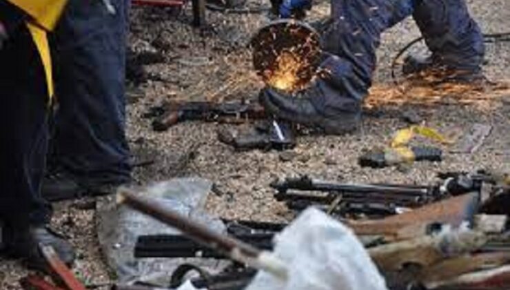 Kosova polisi 760’tan fazla ruhsatsız silahı imha etti
