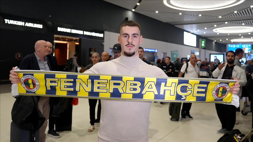Fenerbahçe, Sırp futbolcu Mimovic’in bonservisinin Pafos’a kiralandığını duyurdu