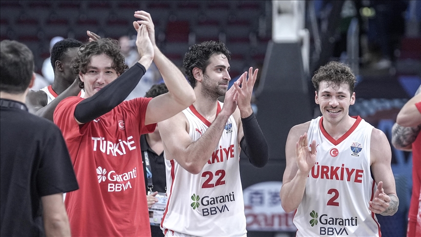 A Milli Basketbol Takımı, Avrupa Şampiyonası’nda 24 yıl sonra yarı finale yükseldi