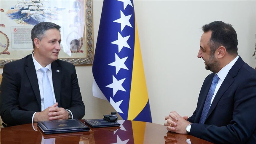 Boşnak lider Becirovic’ten ülkesinin toprak bütünlüğüne verdiği destek için Türkiye’ye teşekkür