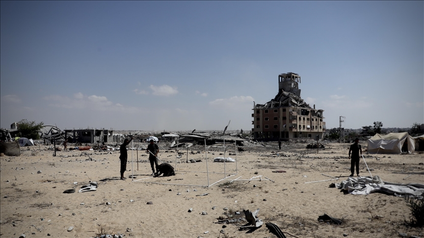 İsrail’in göçe zorladığı Filistinliler, gidebilecekleri son kara parçası sahilde yaşama tutunuyor