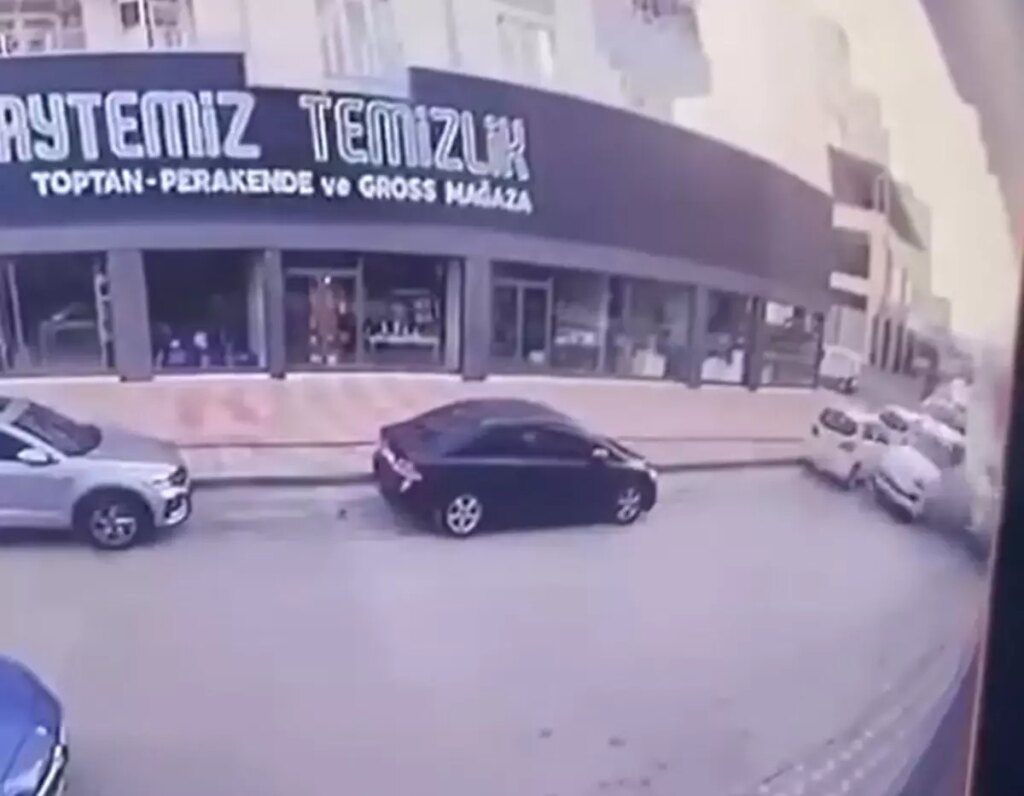 Tokat’ta Hafif Ticari Araç ile Cip Çarpıştı