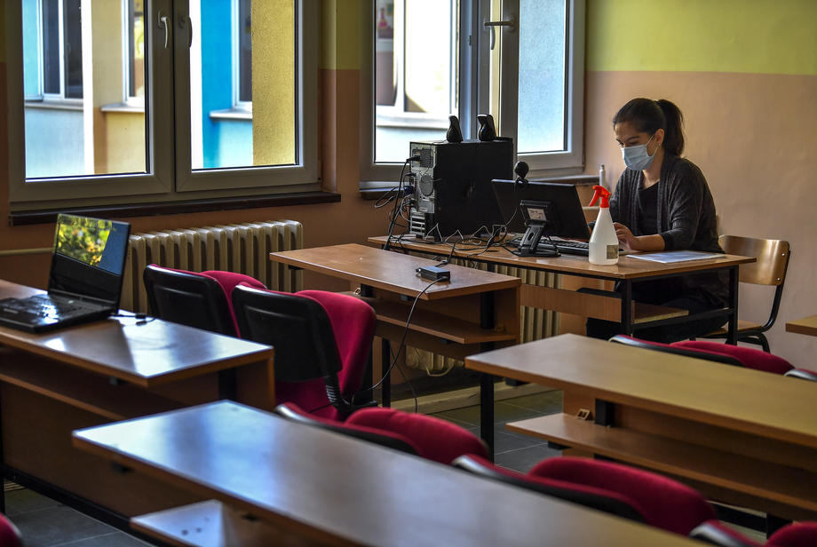 Trubarevo’daki yangın nedeniyle Gazi Baba’daki dört okulda eğitim çevrimiçi yapılacak