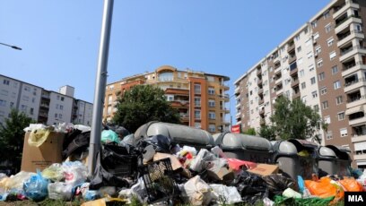 Üsküp’ün ilçe belediye başkanları çöp toplamak için diğer şehirlerdeki meslektaşlarından yardım isteyecek