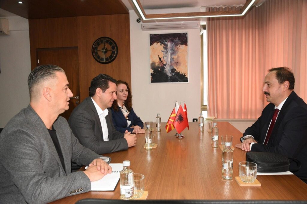 Büyükelçi Ulusoy’dan Gostivar Belediye Başkanı Limani’ye ziyaret