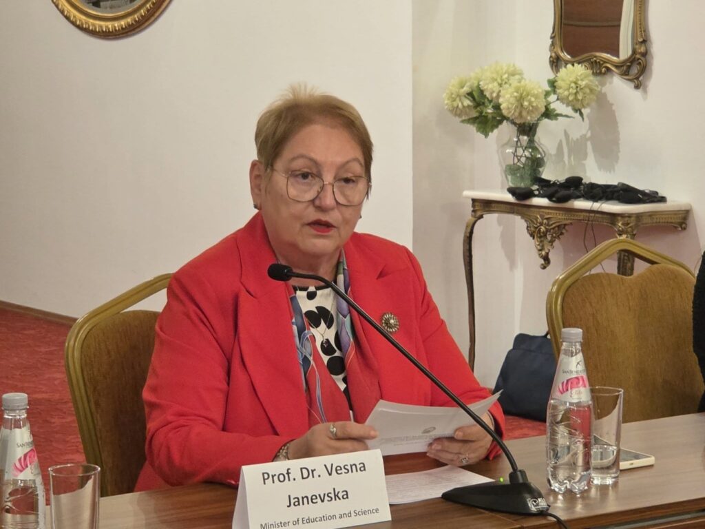 Yanevska: 18 yaş altındaki gençler arasında sigara kullanımı alarm verici