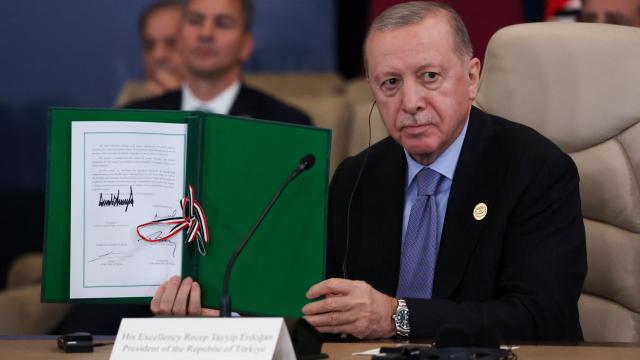 Cumhurbaşkanı Erdoğan “Şarm el-Şeyh Anlaşması”nın imza törenine katıldı