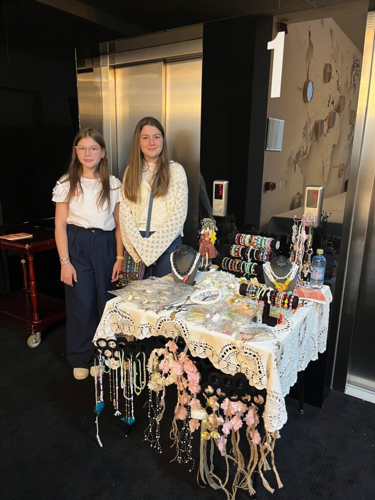 Hobiyi sanata dönüştüren iki kuzen: Tuana ve Ravza