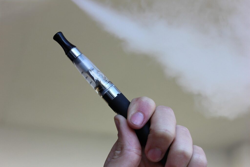 Elektronik sigaraya bağımlı gençlerin sayısı artıyor