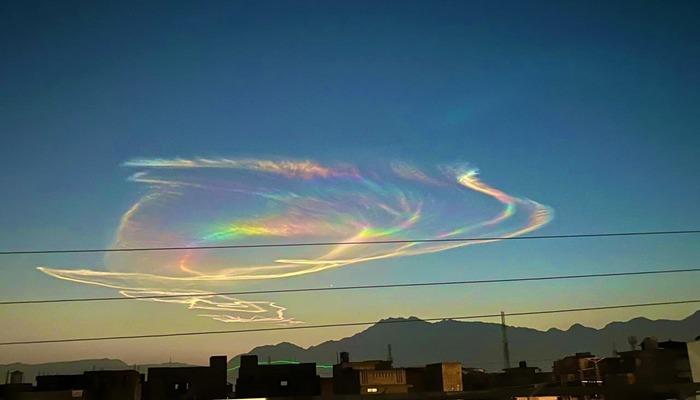 Pakistan’da görülen “ateş gökkuşağı” görsel şölen sundu