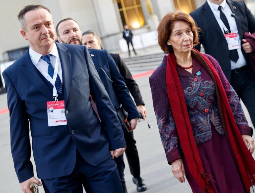 Cumhurbaşkanı Siljanovska-Davkova Paris Barış Forumu’nda
