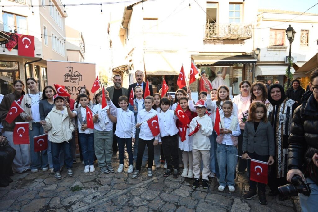 Üsküp Çarşısı’nda Cumhuriyet Bayramı Coşkusu: 29 Ekim Cumhuriyet Bayramı Vesilesiyle Kitap Tanıtımı Yapıldı