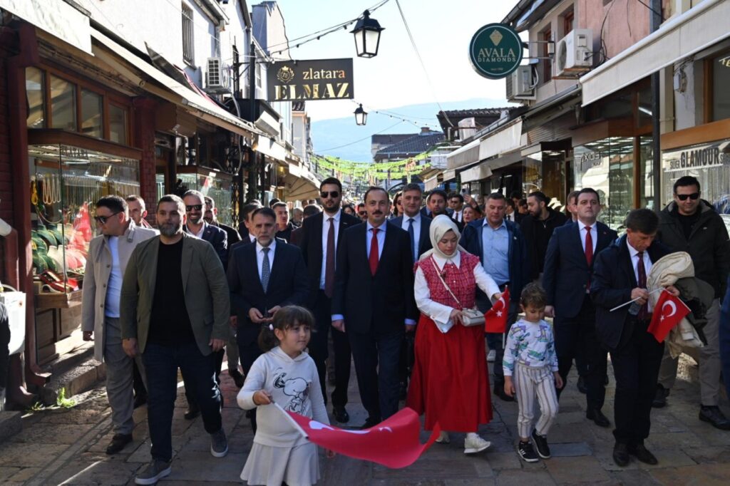 Türk Çarşısında Cumhuriyet Yürüyüşü – Yeni Balkan