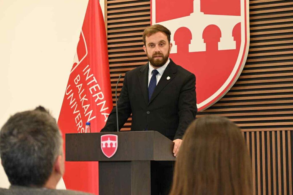 Onur Loç, Uluslararası Balkan Üniversitesi’nde Yüksek Lisans Tezini Başarıyla Tamamladı